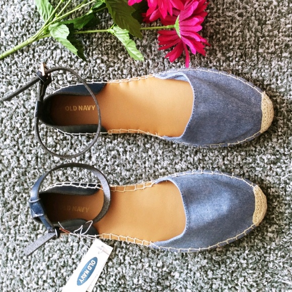 Old Navy Shoes - Old Navy faux leather and chambray espadrille (A03
